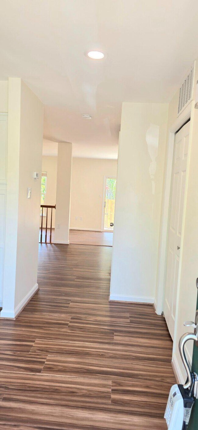 Building Photo - 6008 Raina Dr