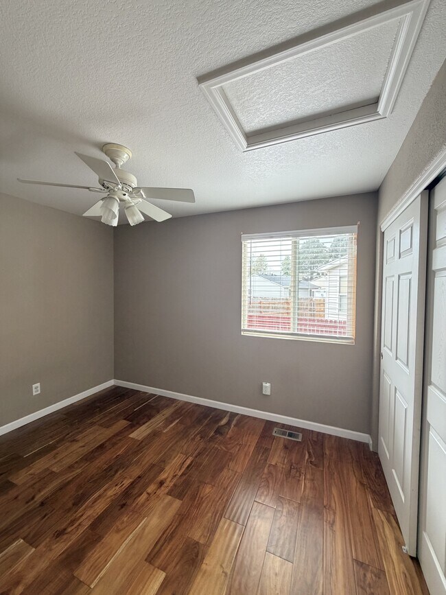 Building Photo - 1865 Espana Way