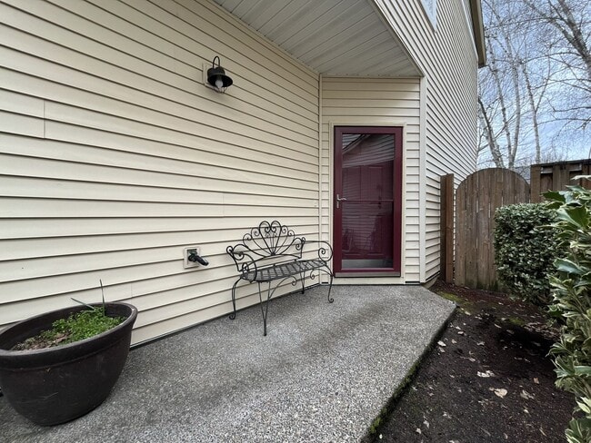 Building Photo - Inviting Two-Story 3BR Home Featuring Gas Range, Walk-In Closet, and Built-In Deck Seating