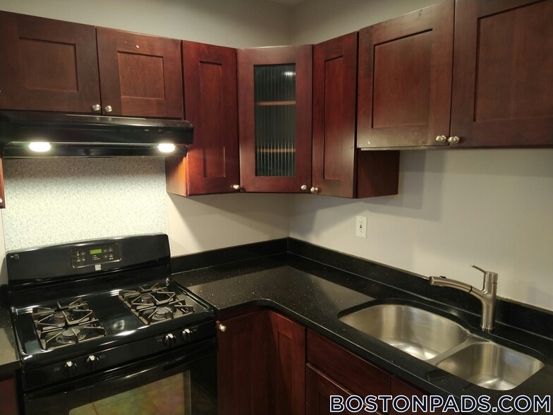 Primary Photo - 44 Fenton St