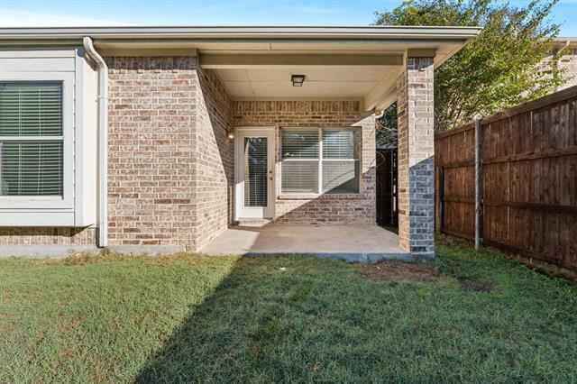 Building Photo - 11001 La Grange Dr