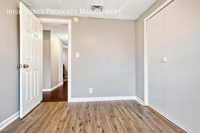 Building Photo - 19 Hinman Ave