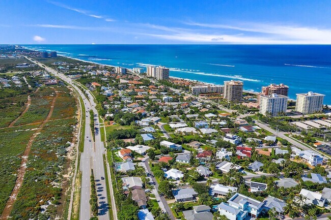 Building Photo - 461 Jupiter Ln