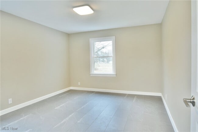 Building Photo - 9190 Warren Painsville