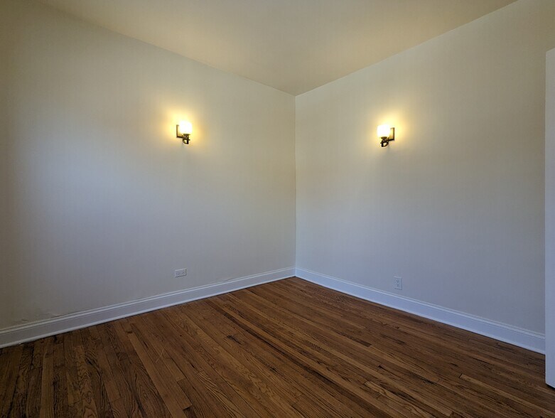 Building Photo - 4032 N Ashland Ave