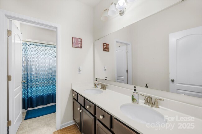 Building Photo - 5086 Waterloo Dr