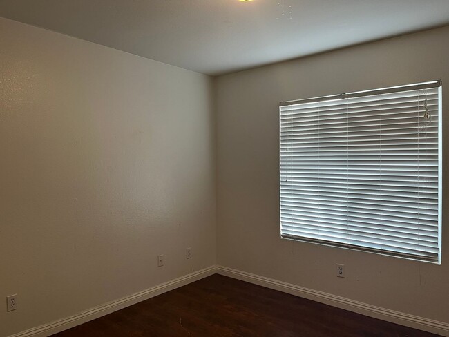 Building Photo - Home Available in Victorville!