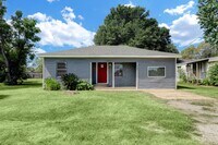 Building Photo - 308 Bennett Dr