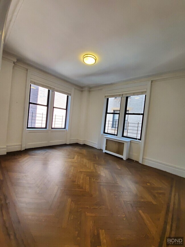 Building Photo - 200 W 58th St