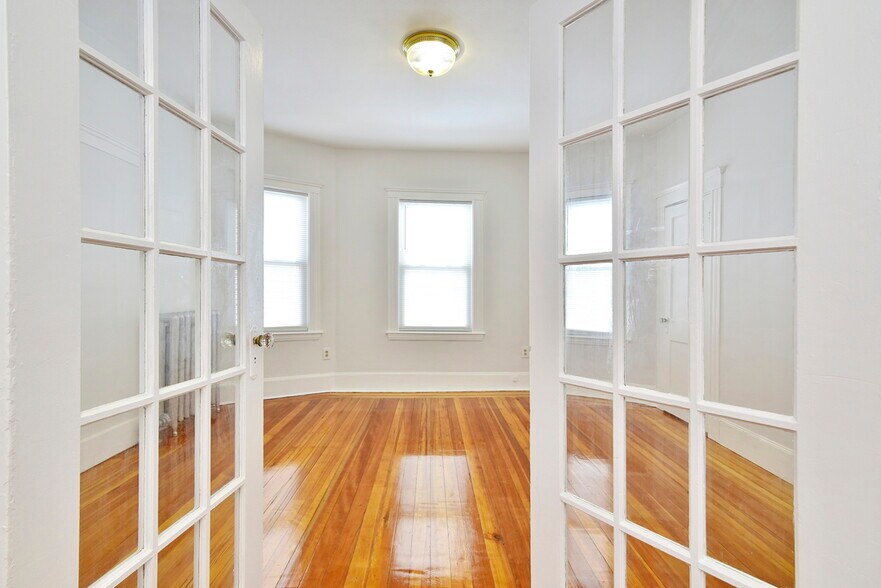 Building Photo - 175 Callender St