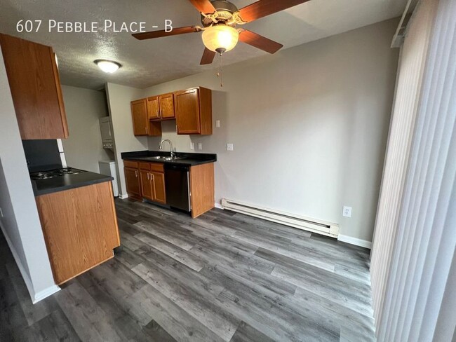 Building Photo - Rarely Available! Renovated 2-Bedroom Town...