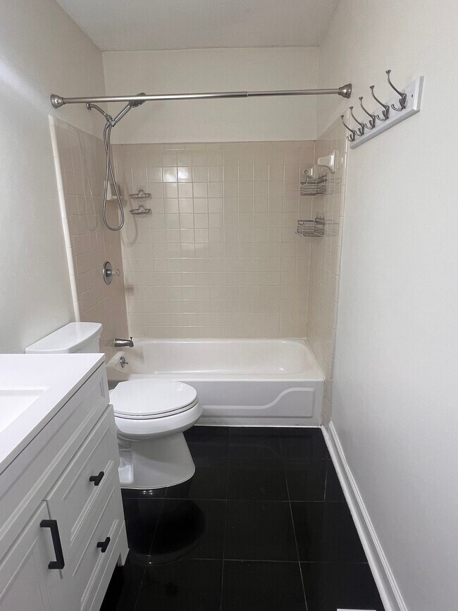 Building Photo - 802 Taper Ct