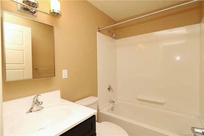 Building Photo - 128 Custer St