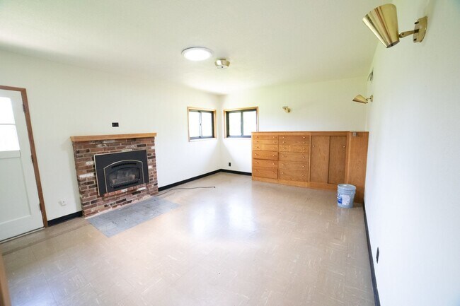 Building Photo - Large One Level Oregon City Home