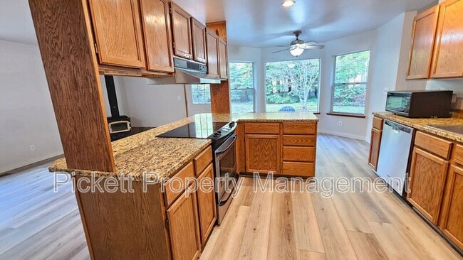 Building Photo - 4755 NW Hosman Cir