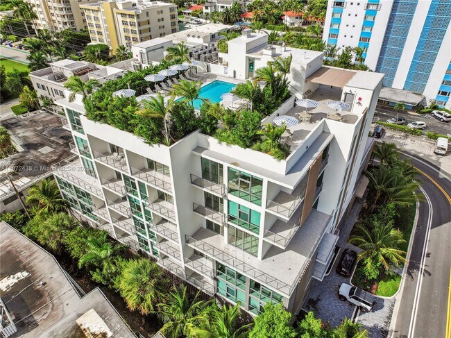 Building Photo - 10281 W Bay Harbor Dr