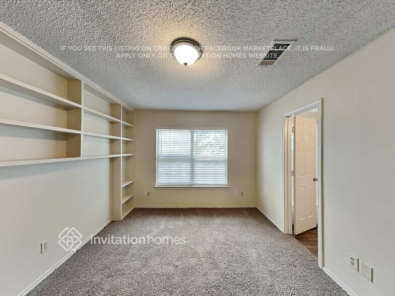 Building Photo - 2107 Stonegate Dr