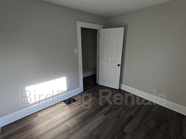 Building Photo - 2735 Sutton Ave