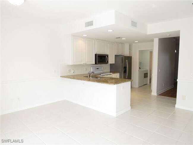 Building Photo - 6198 Towncenter Cir
