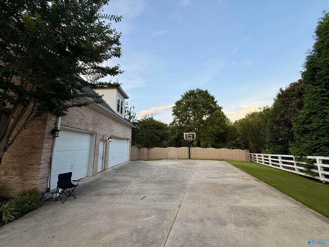 Building Photo - 2704 Hampton Cove Way SE