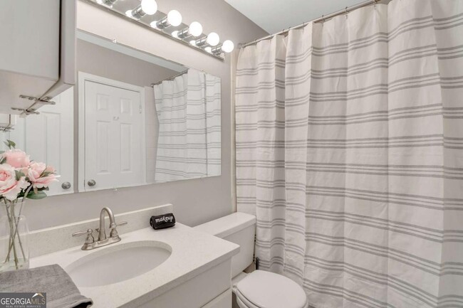 Building Photo - 1114 Falling Water Dr