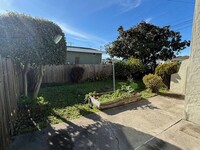 Building Photo - This Updated 1-Bedroom Duplex