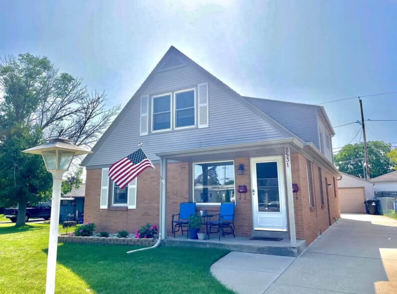 Primary Photo - 2531 Maple Grove Ave