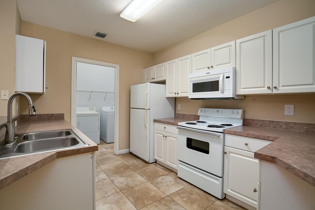 Building Photo - 5015 Fairways Cir