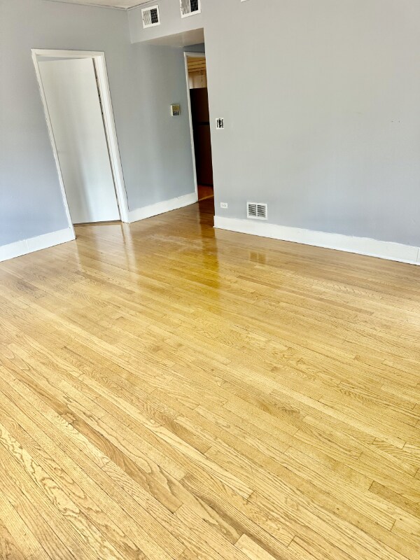 Building Photo - 5033 N Harding Ave