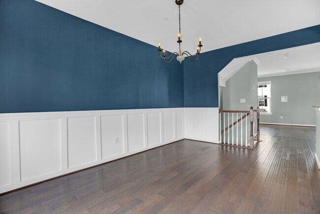 Building Photo - Stunning Townhome with Water Views!