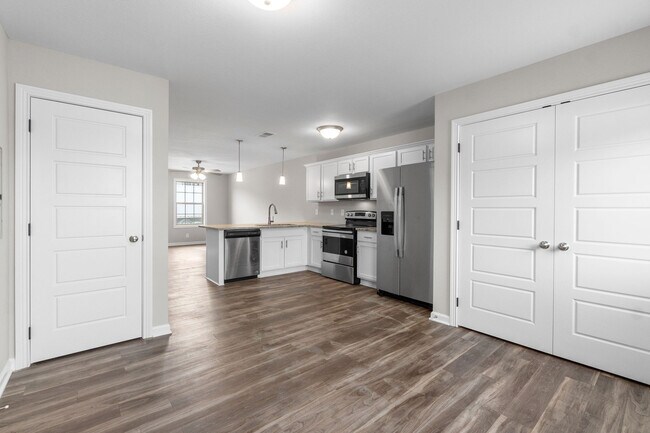 Building Photo - 103 Holland Dr.