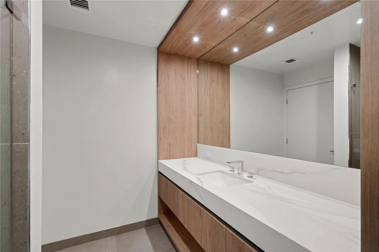 Building Photo - 601 N Miami Ave