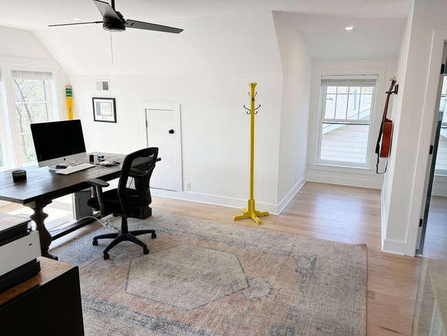 Building Photo - 6427 83rd Pl