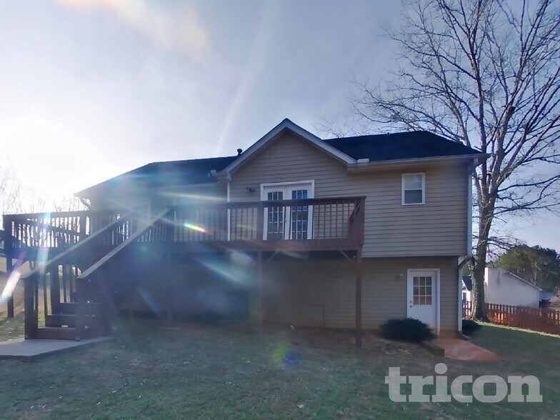 Building Photo - 125 Palm Lake Dr