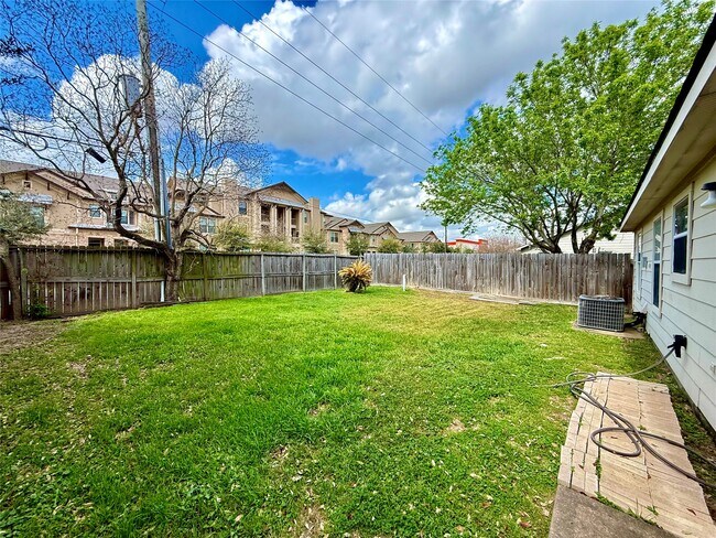 Building Photo - 3819 Banks Ridge Ln