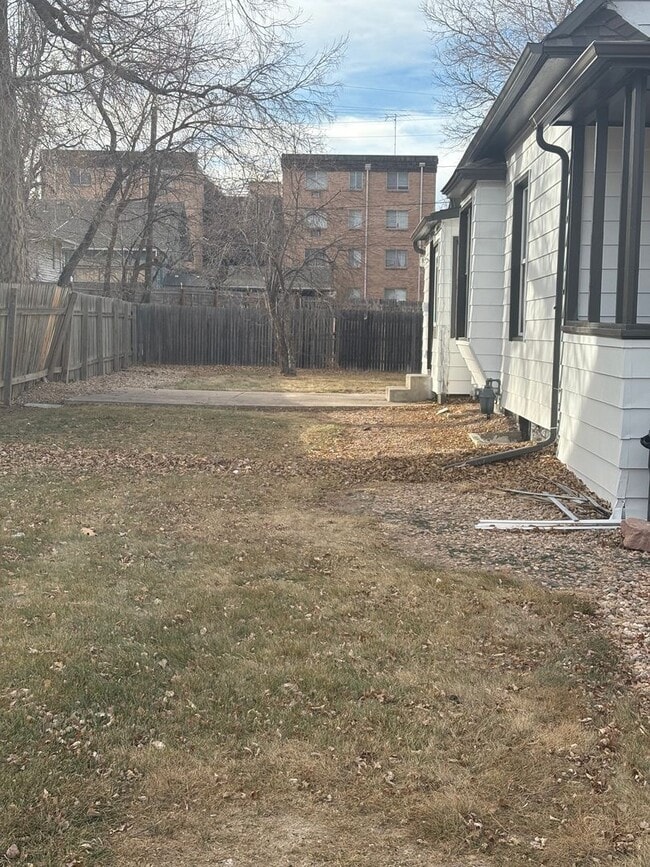 Building Photo - Beautiful 4 Bedroom, 2 Bath in Prime Location