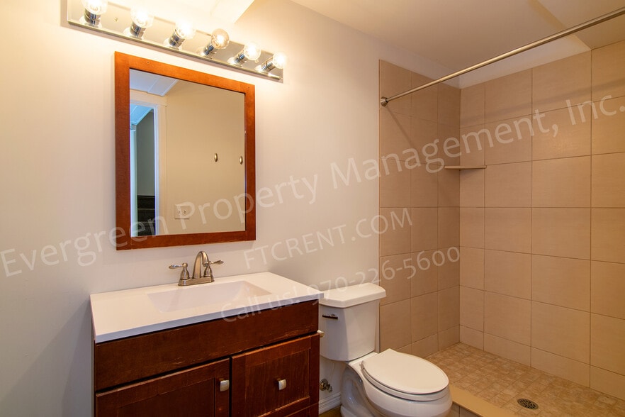 Bathroom - 318 W Myrtle St