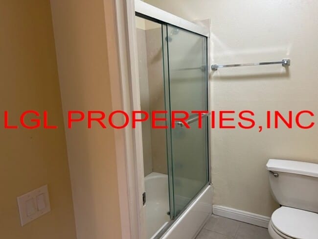 Building Photo - 1470 Pebblewood Dr