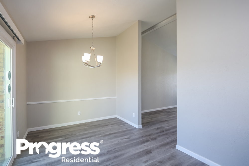 Building Photo - 1514 Chablis St