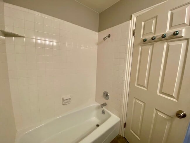 Building Photo - 2 BEDROOM APARTMENT DOWNTOWN IN ST. GEORGE