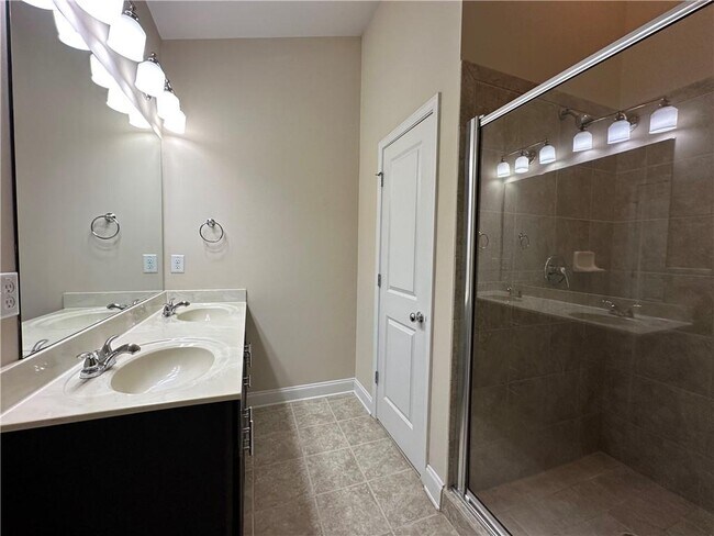 Building Photo - 2417 Tenor Ln