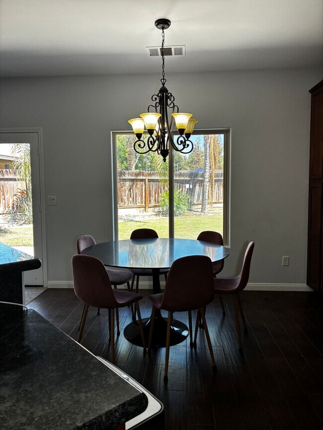 Building Photo - $500 Move-In Special! Furnished 4-Bed Home...