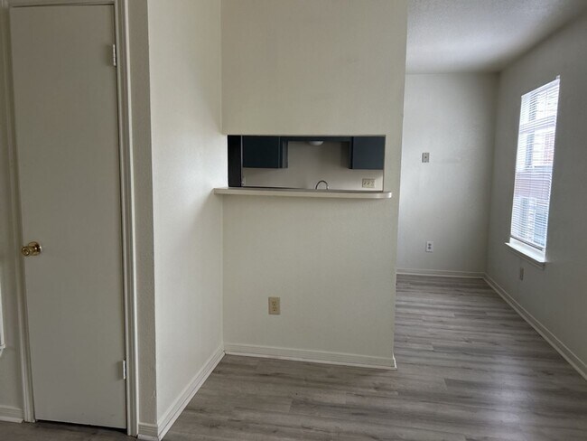 Building Photo - 504 Esther Cir