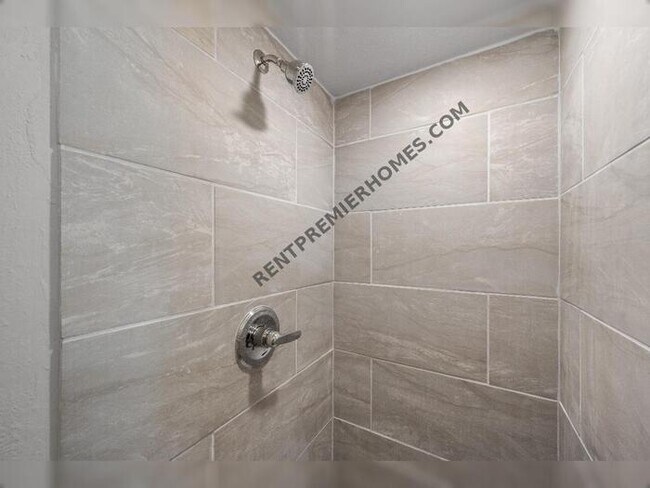 Building Photo - 2510 S Fielder Rd