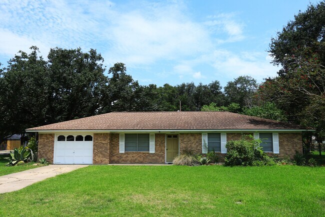 Primary Photo - 1603 Avenue D