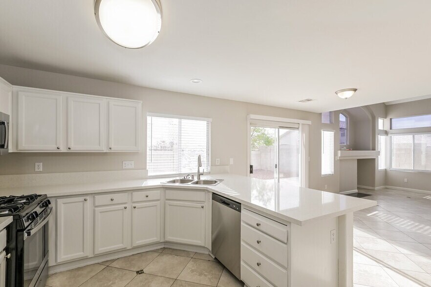 Building Photo - 4456 Wellsboro St