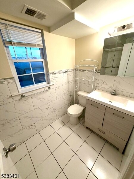 Building Photo - 713 S 12th St