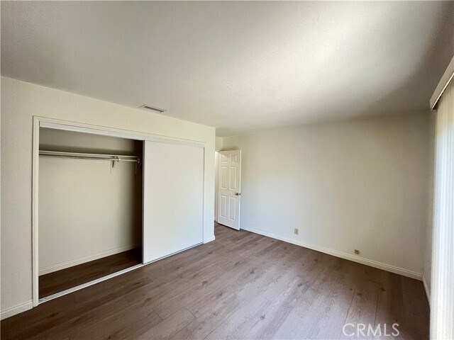 Building Photo - 926 Essex Rd