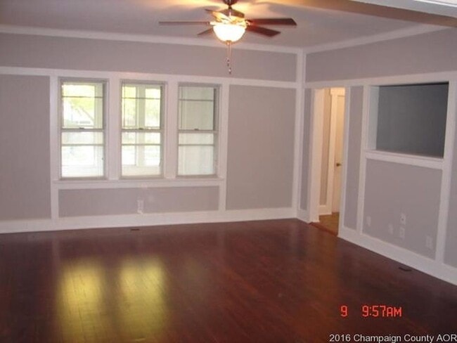 Building Photo - Large 3bed/2bath with full basement