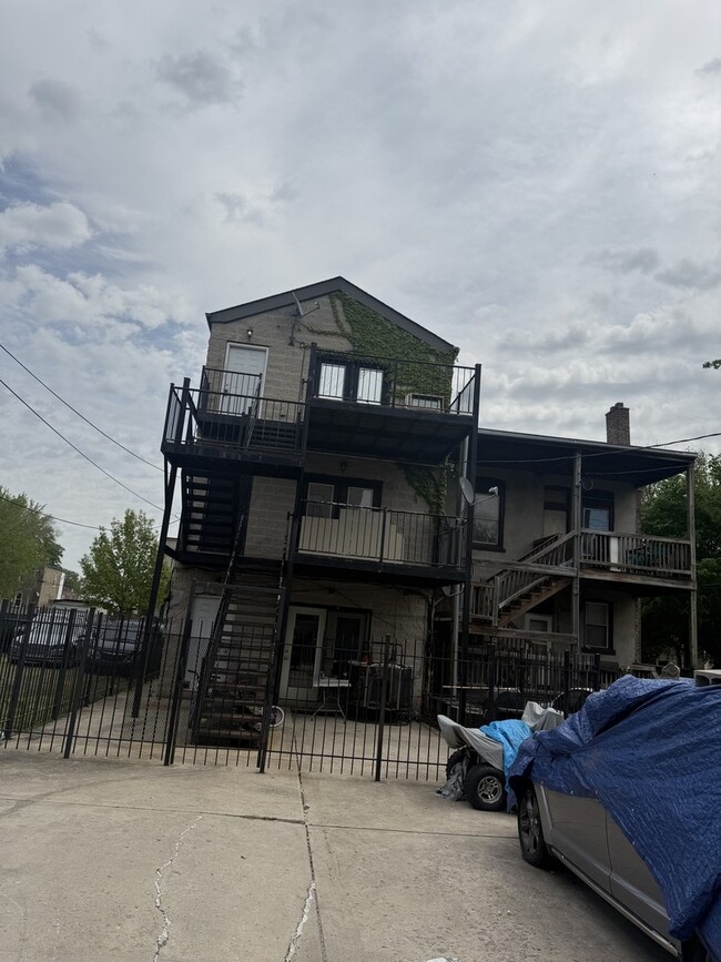 Building Photo - 1114 S Albany Ave
